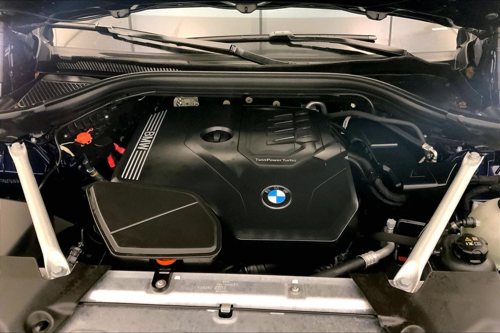 Certified 2025 BMW X4 xDrive30i w/ Premium Package AWD/4WD image 9