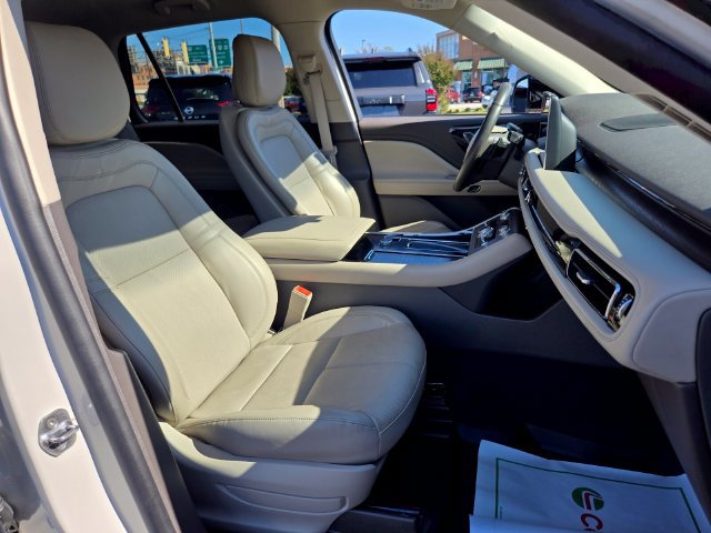 Used 2020 Lincoln Aviator Reserve w/ Elements Package Plus AWD/4WD image 19