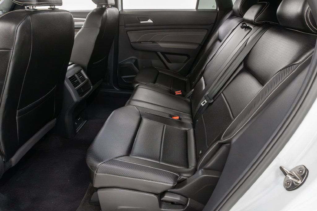 Used 2023 Volkswagen Atlas Cross Sport SE w/ Black Wheel Package AWD/4WD image 26
