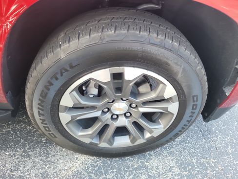 Used 2025 Chevrolet Tahoe LS RWD image 9