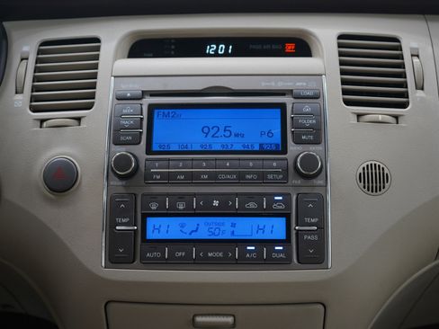 Used 2010 Hyundai Azera Limited image 16