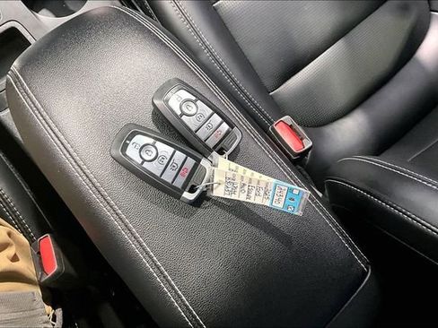 Used 2025 Ford Escape Platinum AWD/4WD image 42