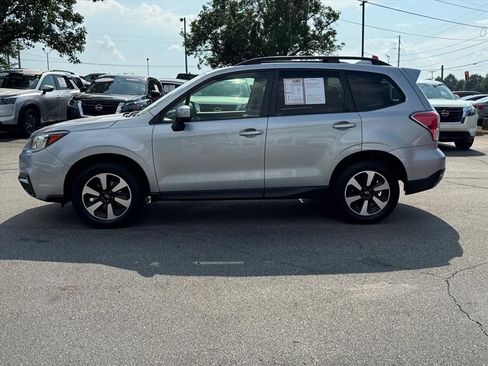 Used 2017 Subaru Forester 2.5i Premium w/ Popular Package #2A AWD/4WD image 6