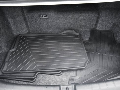 Used 2017 Honda Accord Touring image 13