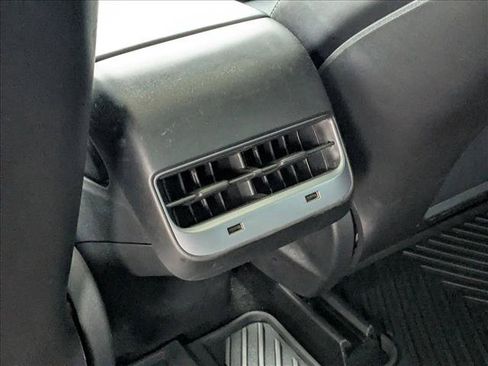 Used 2019 Tesla Model 3 Standard Range image 19