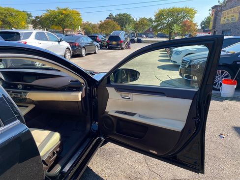 Used 2016 Lexus ES 350 w/ Luxury Package w/Wood Trim image 32