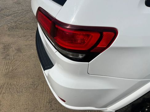 Used 2020 Jeep Grand Cherokee Altitude image 28