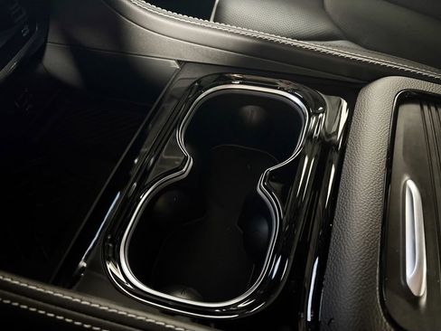 New 2026 Chrysler Pacifica Limited w/ Uconnect Theater Family Group image 15