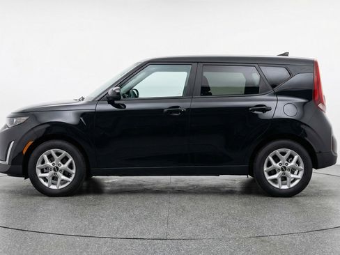 Used 2025 Kia Soul LX w/ LX Technology Package FWD image 5
