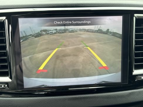 Used 2024 Chrysler Pacifica Touring-L image 19