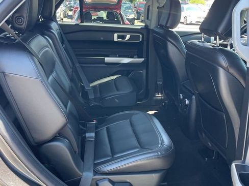 Used 2020 Ford Explorer XLT w/ Equipment Group 202A AWD/4WD image 11