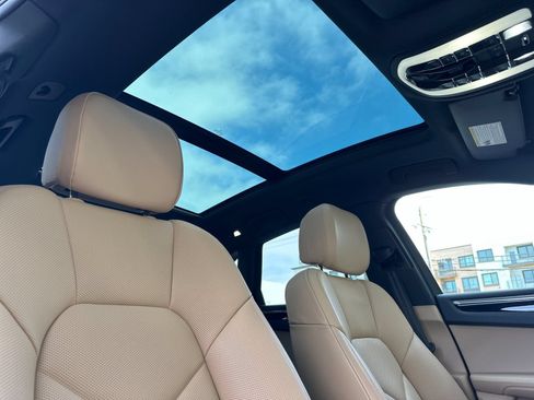 Certified 2026 Porsche Macan AWD/4WD image 19