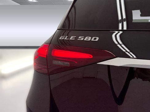 New 2026 Mercedes-Benz GLE 580 4MATIC image 9