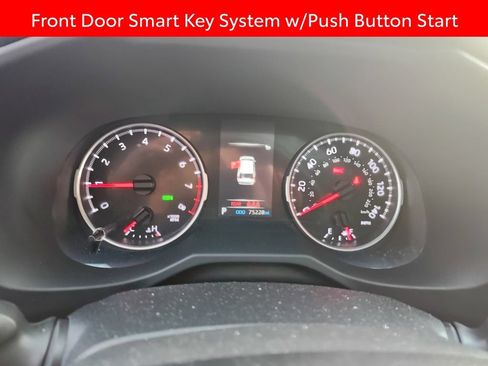 Used 2021 Toyota RAV4 XLE w/ Convenience Package FWD image 9