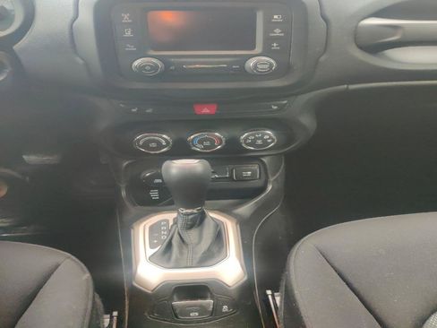 Used 2016 Jeep Renegade Latitude w/ Cold Weather Group AWD/4WD image 10