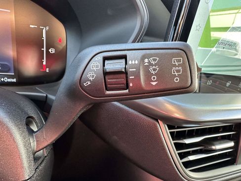 Used 2025 Ford Escape SE FWD image 19