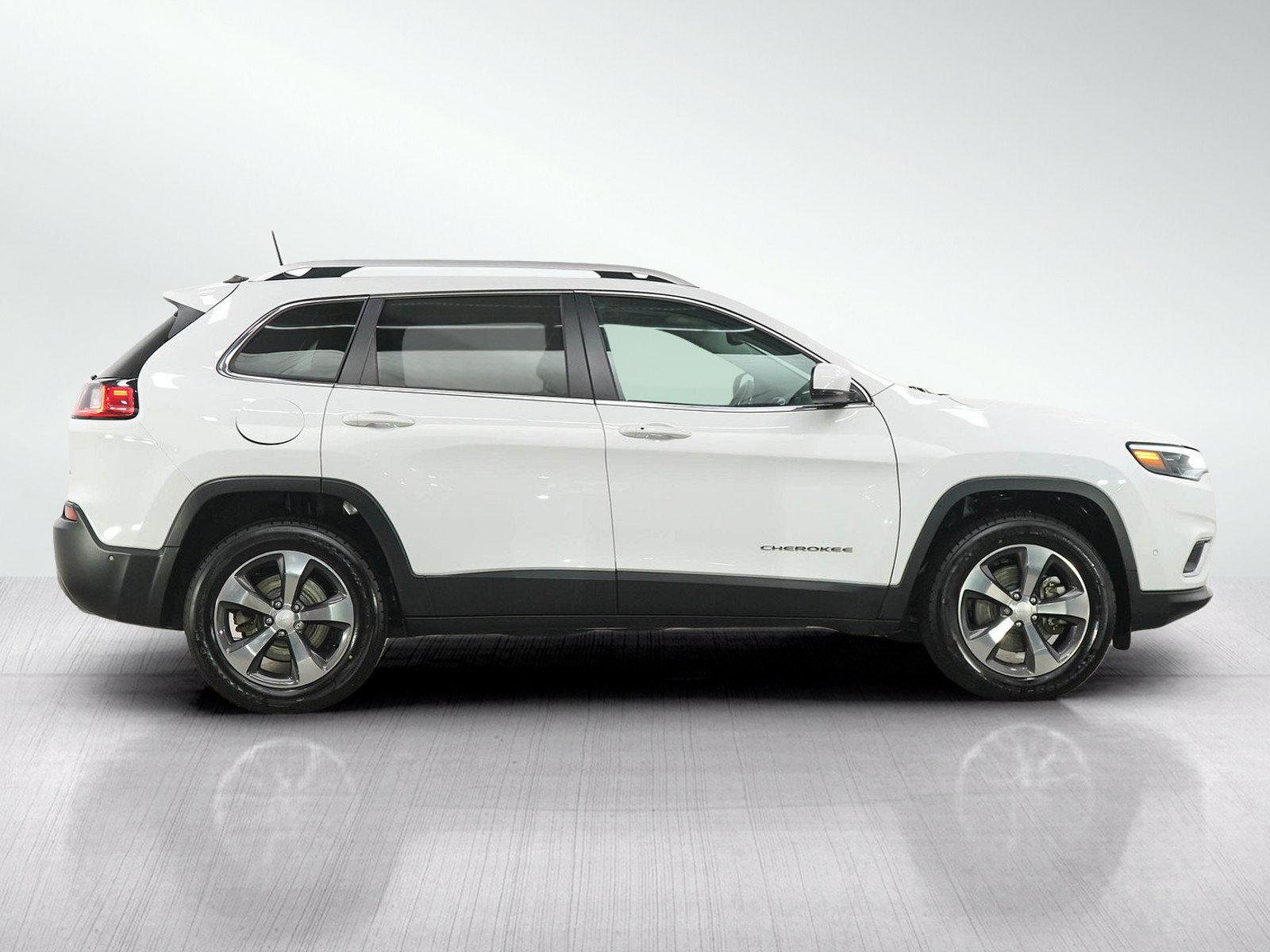 Used 2019 Jeep Cherokee Limited w/ Luxury Group AWD/4WD image 6