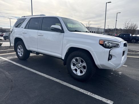 Used 2018 Toyota 4Runner SR5 Premium image 2