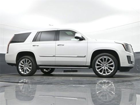 Used 2019 Cadillac Escalade Luxury image 11