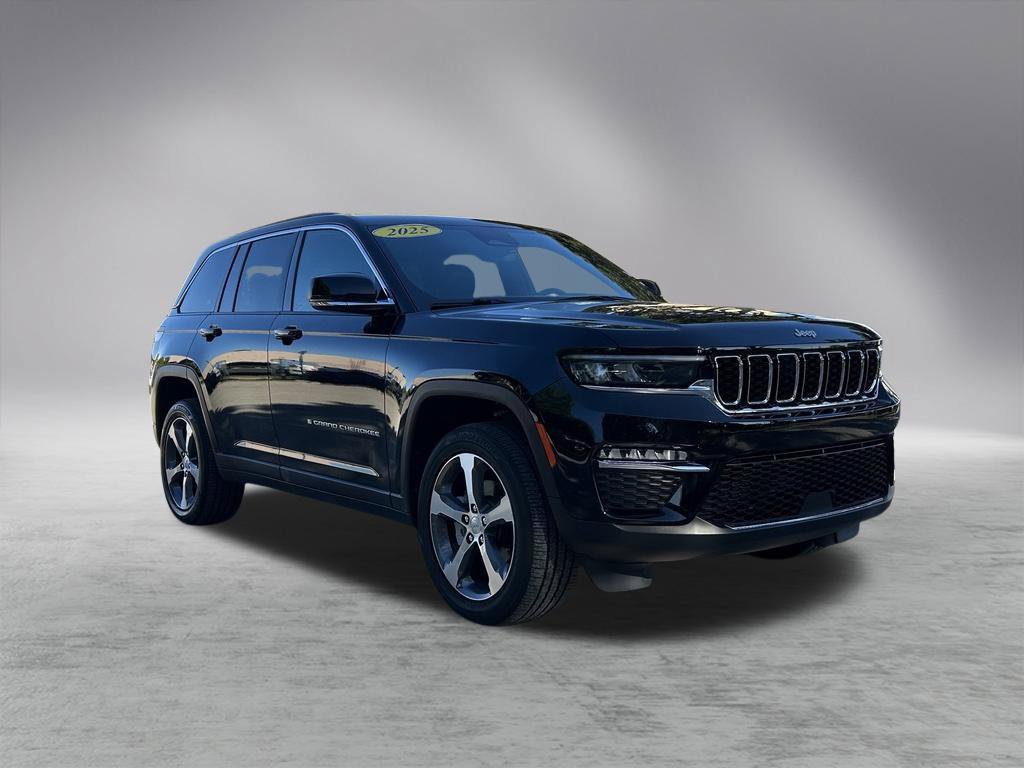Certified 2025 Jeep Grand Cherokee Limited RWD image 3