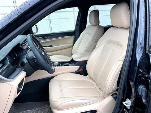 Used 2024 Jeep Grand Cherokee Limited image 10