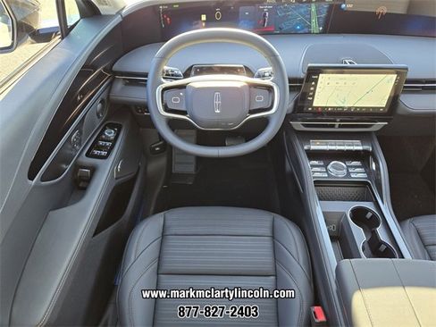 New 2026 Lincoln Nautilus Reserve image 8