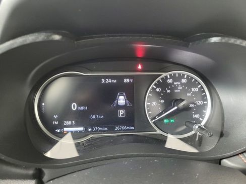 Used 2024 Nissan Versa SR image 11