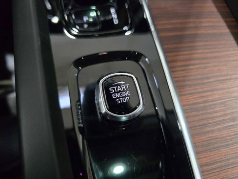 Used 2023 Volvo XC60 T8 Ultimate image 30