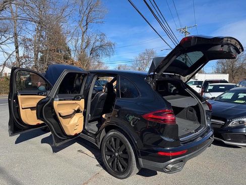 Used 2017 Porsche Cayenne Platinum Edition w/ Premium Package (PJV) image 7