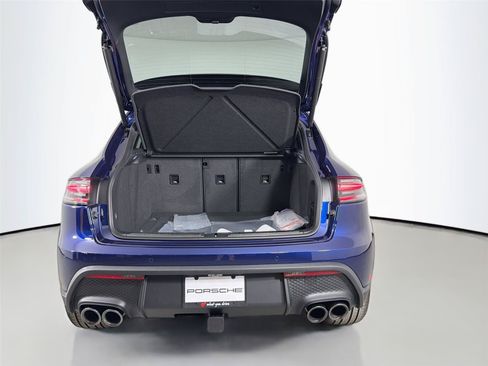 Certified 2026 Porsche Macan AWD/4WD image 36