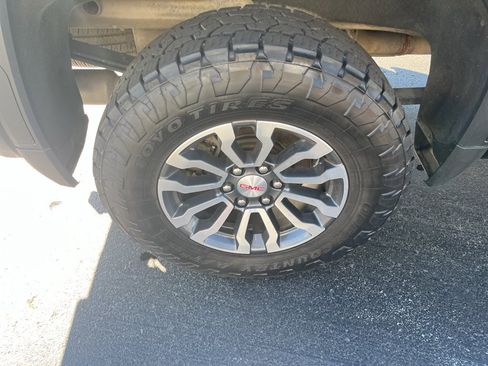 Used 2023 GMC Sierra 1500 AT4 w/ Technology Package image 36