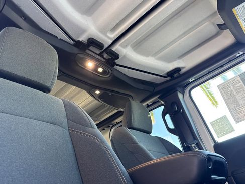 Used 2025 Jeep Wrangler Unlimited Sahara AWD/4WD image 18
