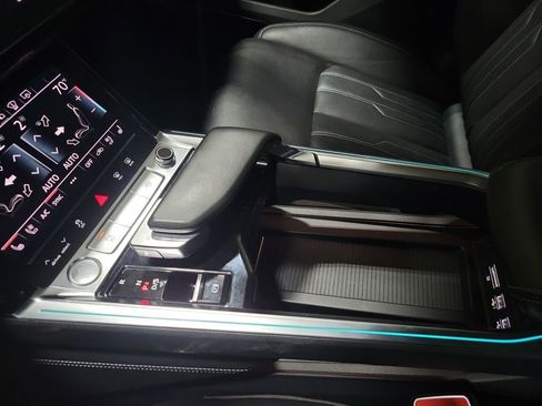 Used 2019 Audi e-tron Prestige w/ Prestige Package image 20