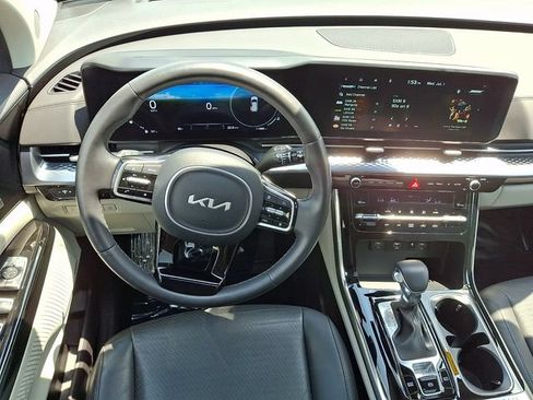 Certified 2024 Kia Carnival SX Prestige FWD image 12