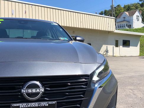 Used 2025 Nissan Altima 2.5 SV FWD image 31