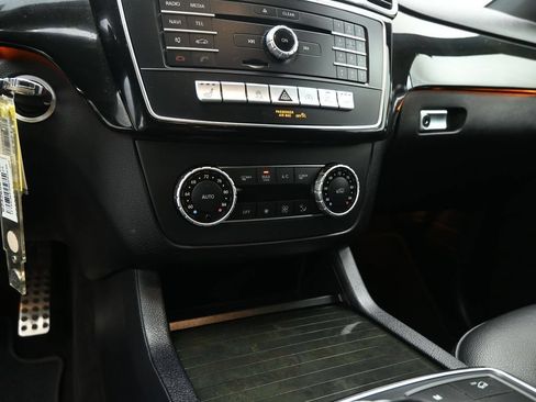 Used 2019 Mercedes-Benz GLE 400 4MATIC image 16