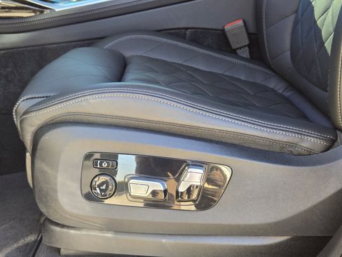 Used 2024 BMW X7 xDrive40i image 28