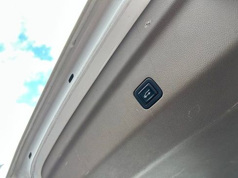 Used 2021 GMC Yukon Denali w/ Denali Premium Package image 19