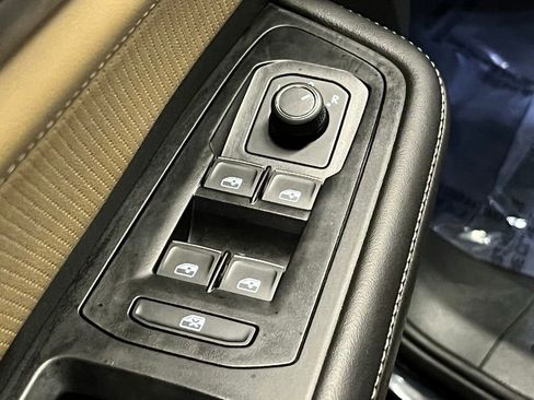 Certified 2026 Volkswagen Atlas Cross Sport SE w/ Panoramic Sunroof Package AWD/4WD image 19