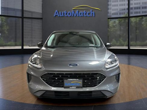 Used 2022 Ford Escape SE w/ SE Sport Appearance Package image 3