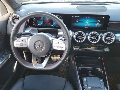 Used 2021 Mercedes-Benz GLB 250 4MATIC image 10