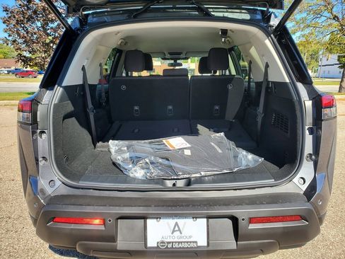 New 2025 Nissan Pathfinder SV image 9