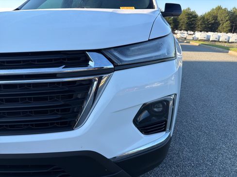 Used 2023 Chevrolet Traverse LS FWD image 6