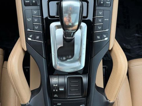 Used 2015 Porsche Cayenne Diesel AWD/4WD image 19