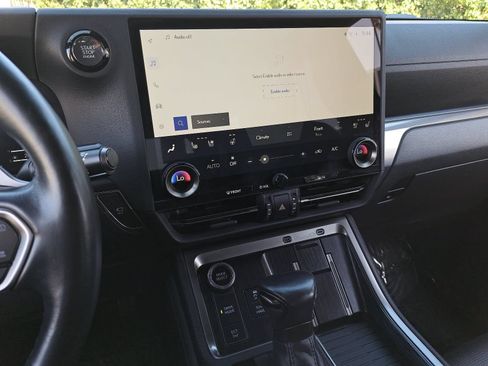 Used 2024 Lexus GX 550 w/ Accessory Package (31) AWD/4WD image 22