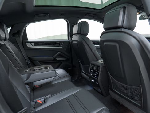 New 2026 Porsche Cayenne Coupe AWD/4WD image 27