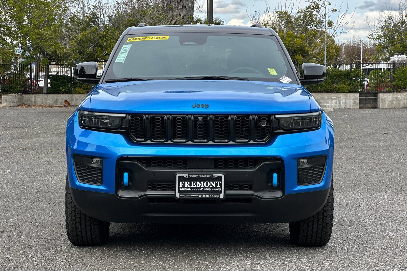 New 2023 Jeep Grand Cherokee Trailhawk w/ Advanced Protech Group II AWD/4WD image 8