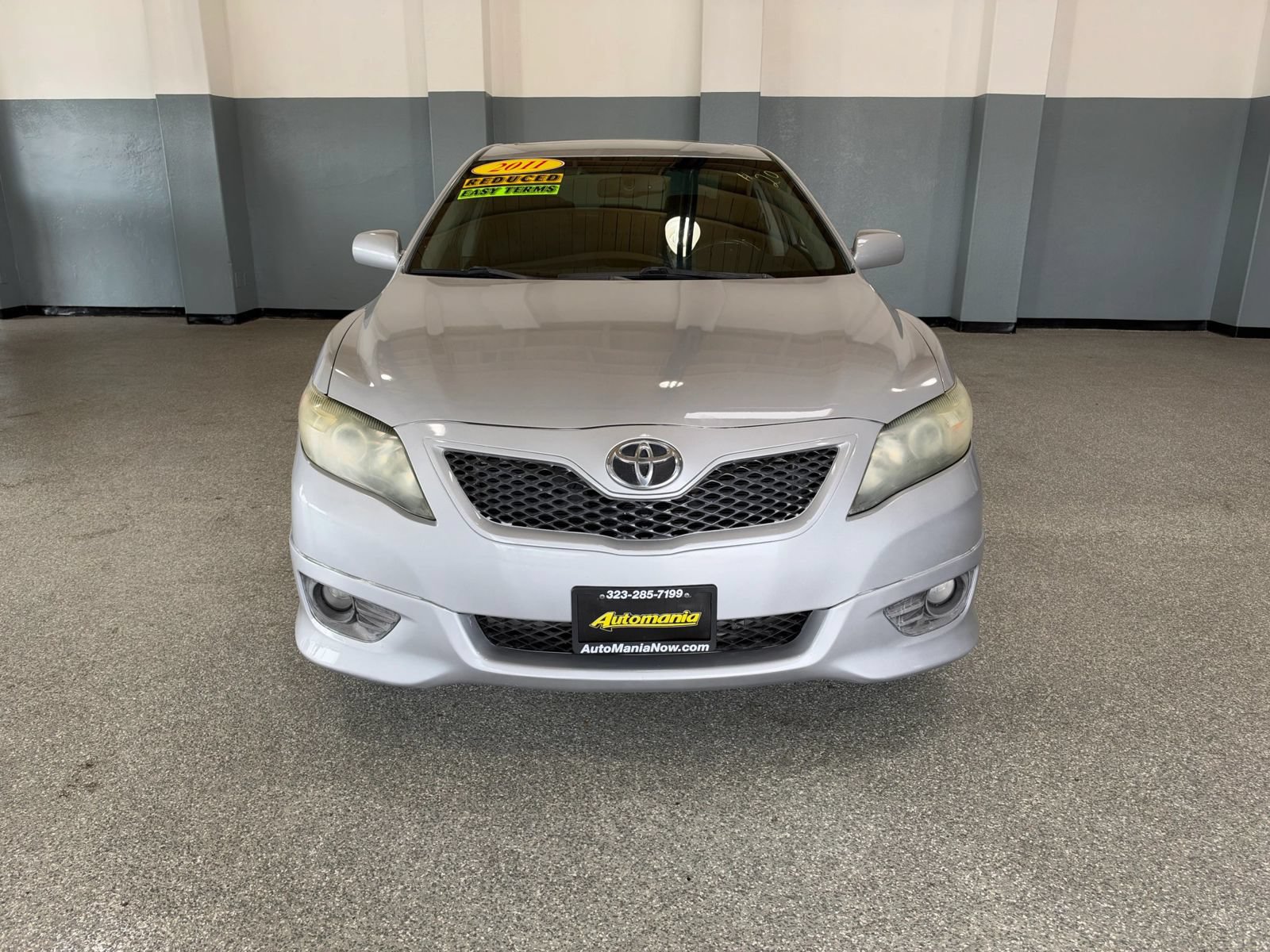 Used 2011 Toyota Camry SE w/ SE Extra-Value Pkg #1 FWD image 2