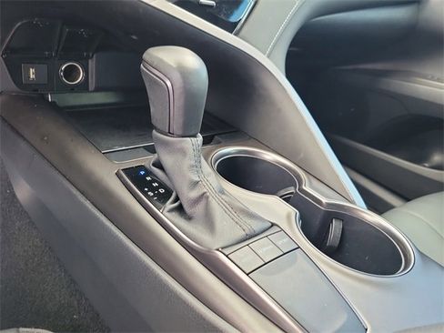 Used 2024 Toyota Camry SE image 20