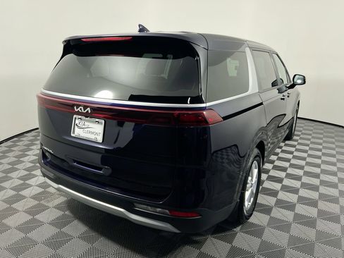 Used 2024 Kia Carnival LX FWD image 3
